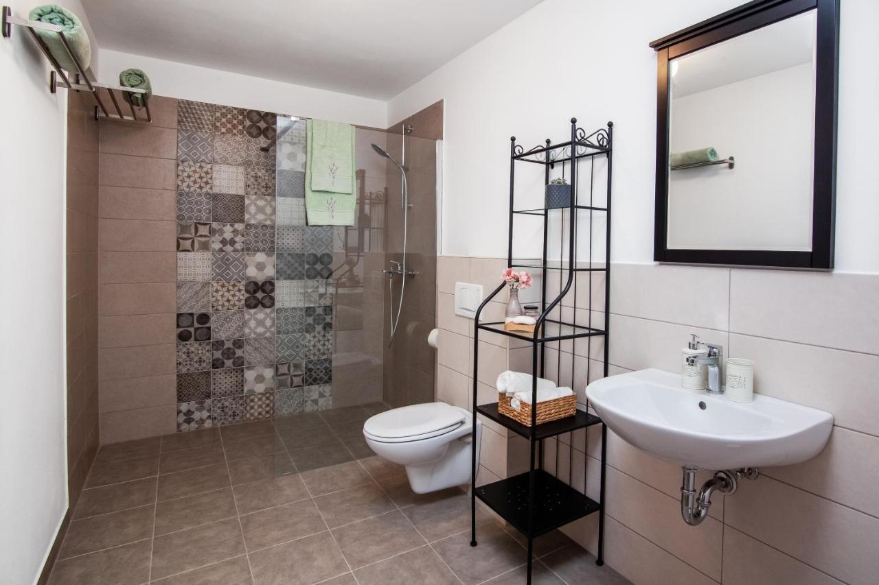 Apartments Tiny Garden Медулин Екстериор снимка