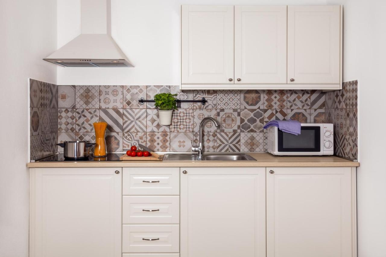 Apartments Tiny Garden Медулин Екстериор снимка