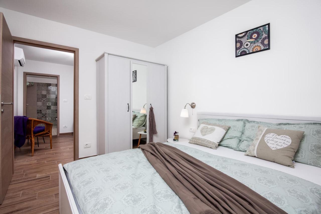 Apartments Tiny Garden Медулин Екстериор снимка