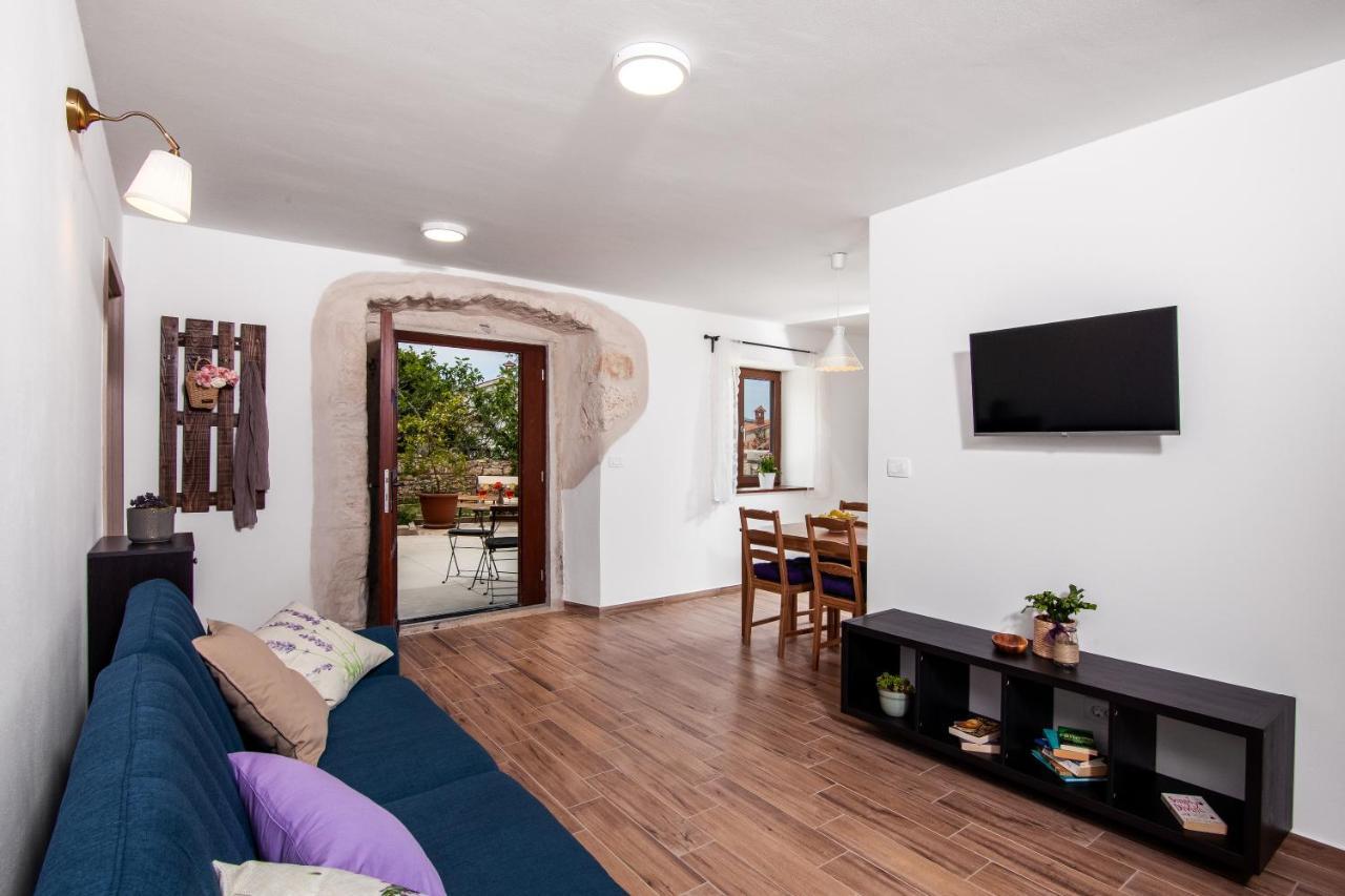 Apartments Tiny Garden Медулин Екстериор снимка