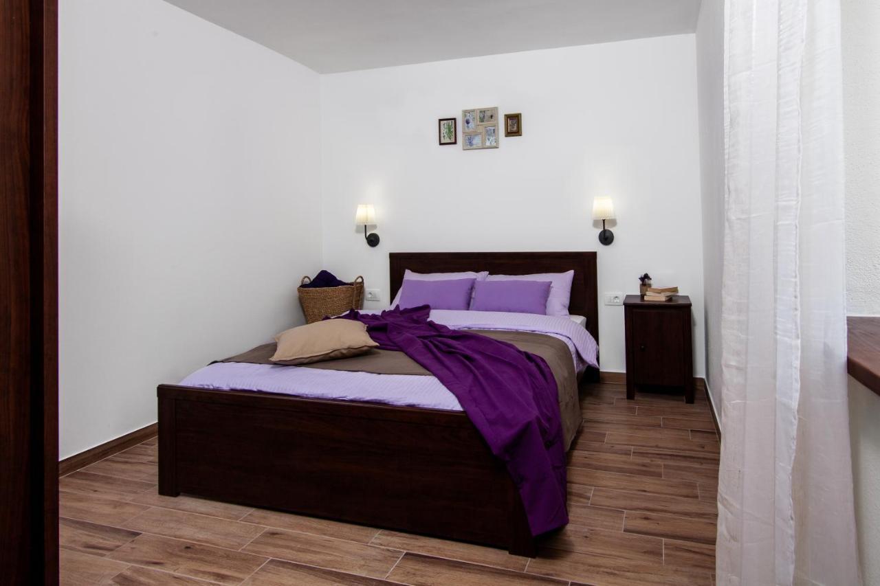 Apartments Tiny Garden Медулин Екстериор снимка