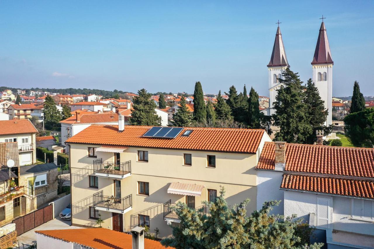 Apartments Tiny Garden Медулин Екстериор снимка