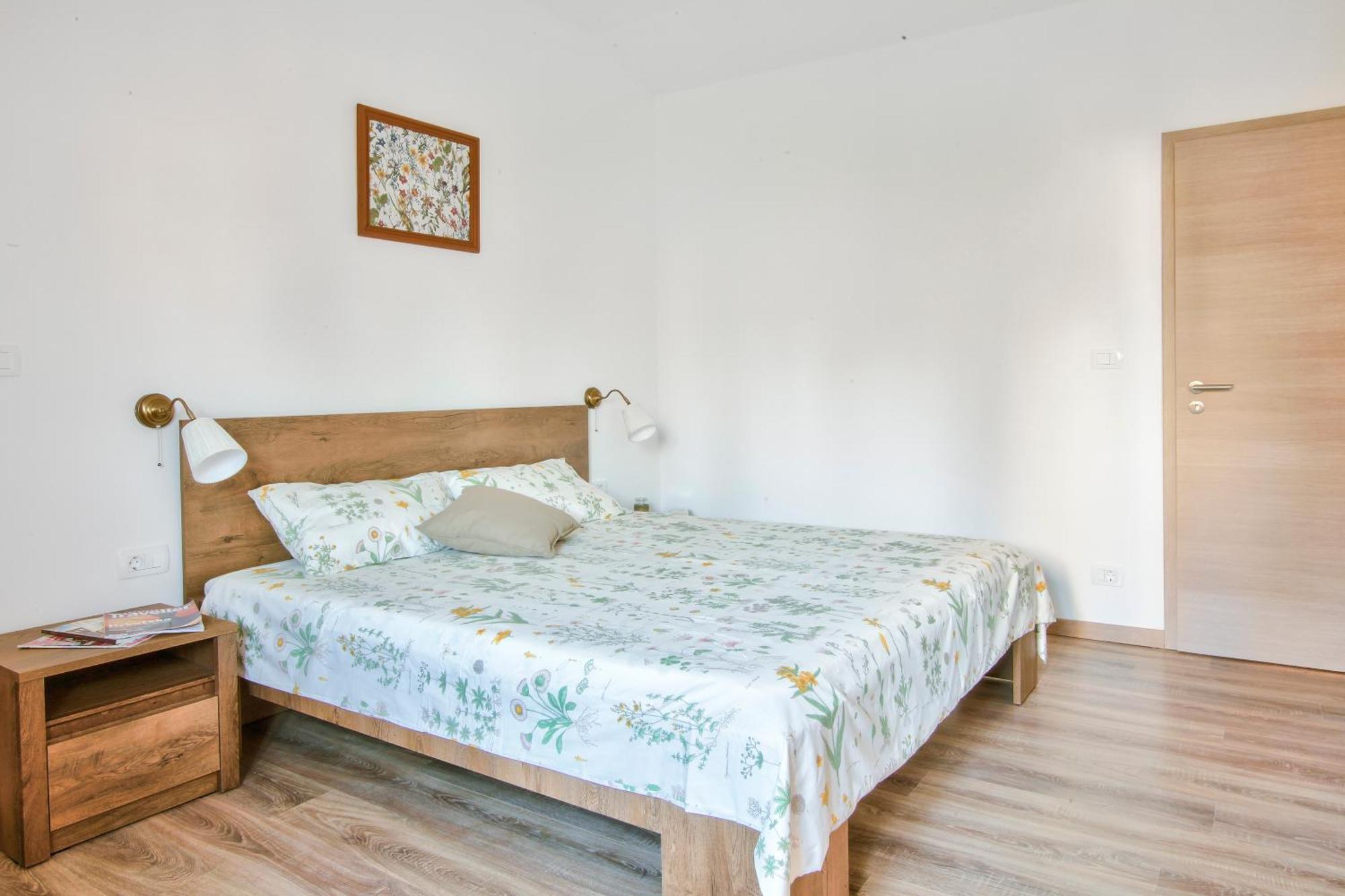 Apartments Tiny Garden Медулин Екстериор снимка