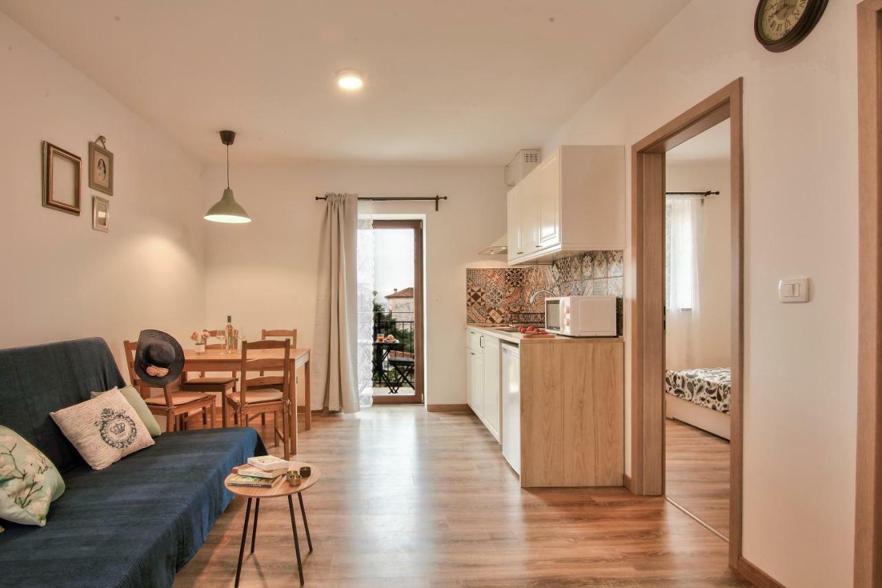 Apartments Tiny Garden Медулин Екстериор снимка