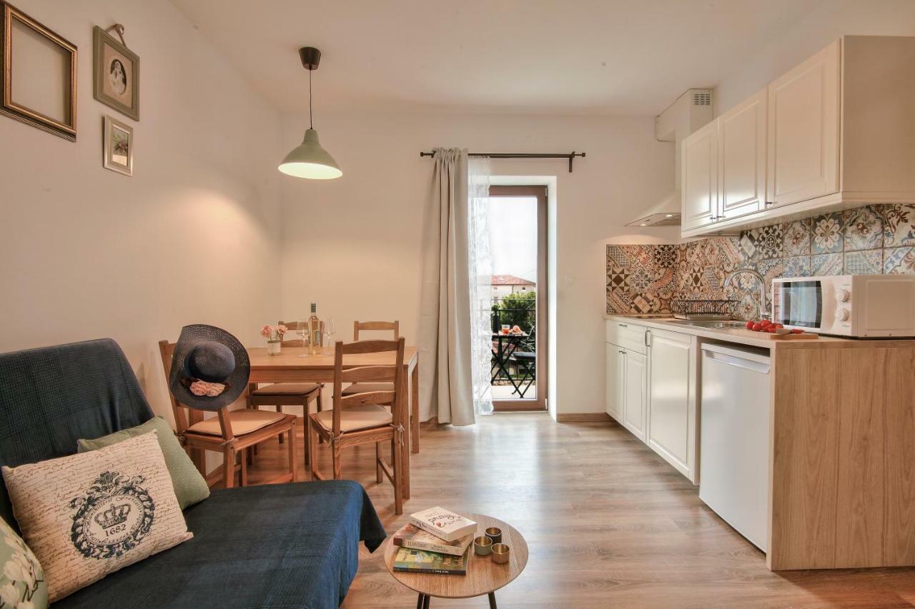 Apartments Tiny Garden Медулин Екстериор снимка