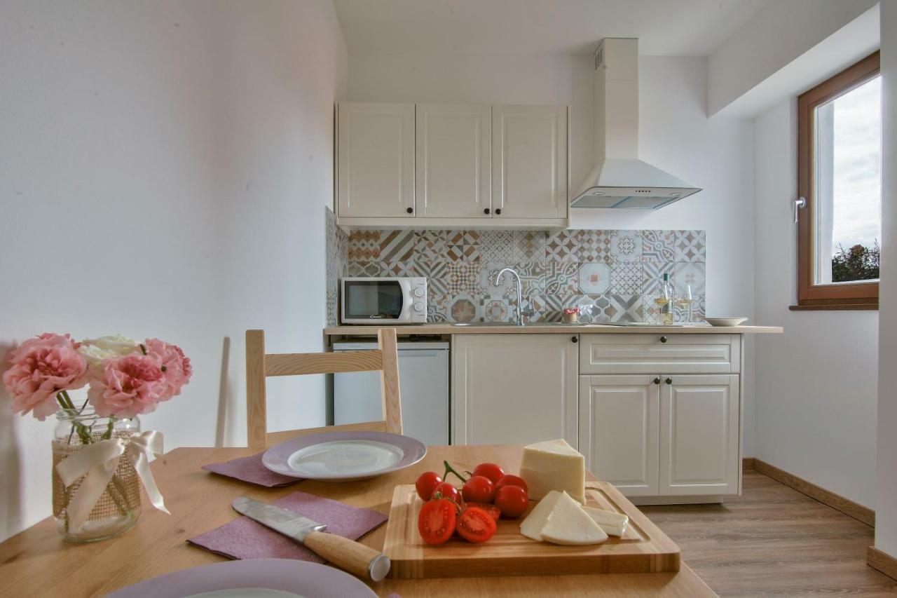 Apartments Tiny Garden Медулин Екстериор снимка