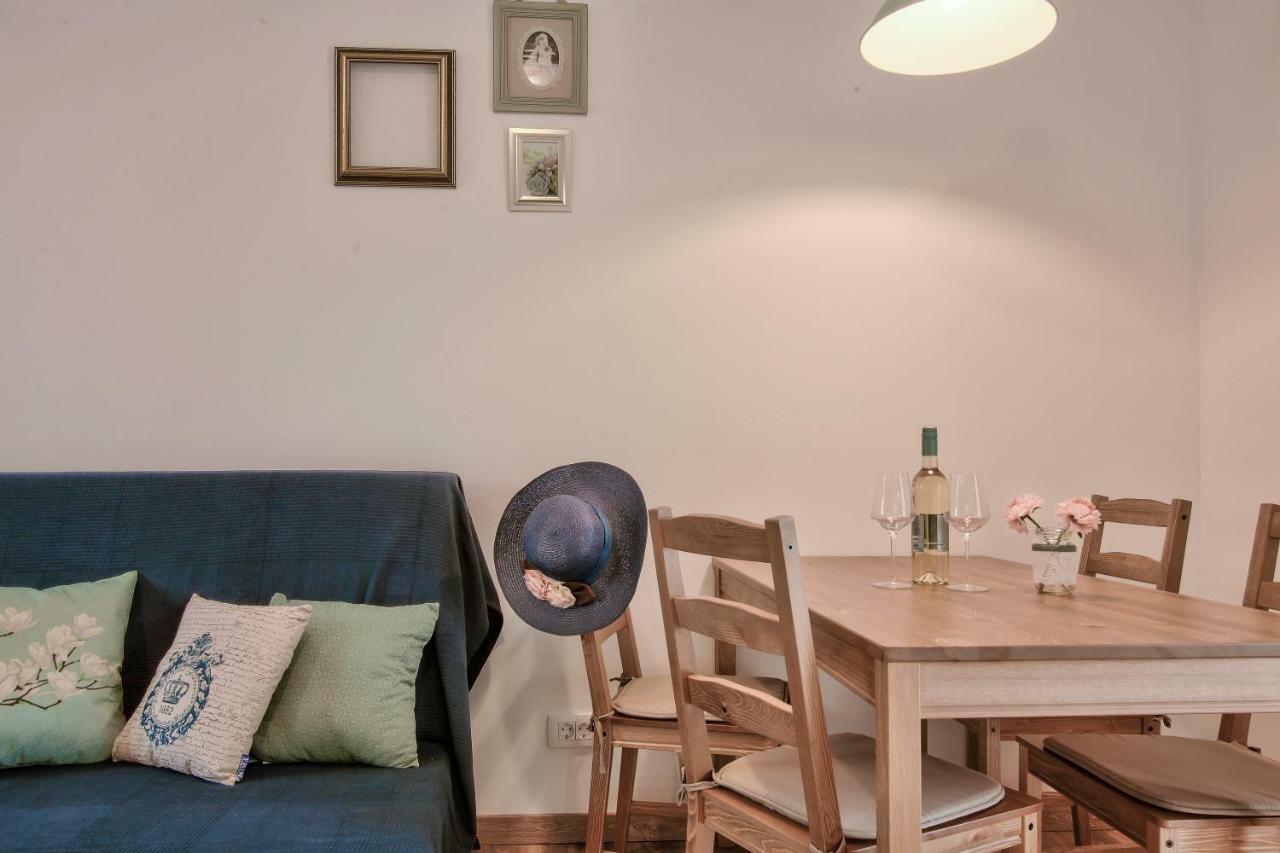 Apartments Tiny Garden Медулин Екстериор снимка