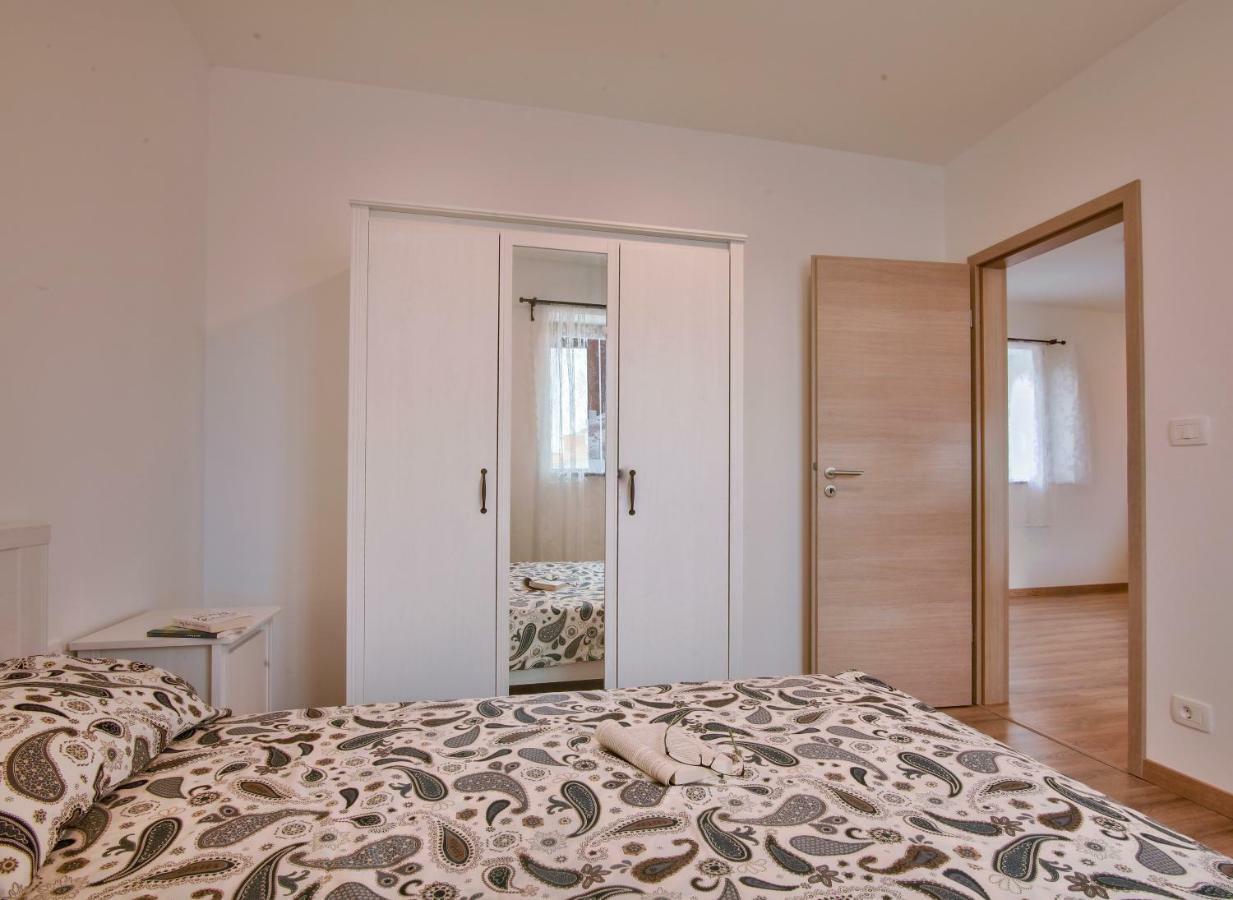 Apartments Tiny Garden Медулин Екстериор снимка