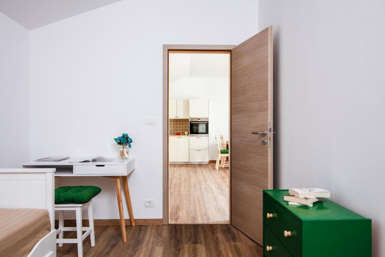 Apartments Tiny Garden Медулин Екстериор снимка